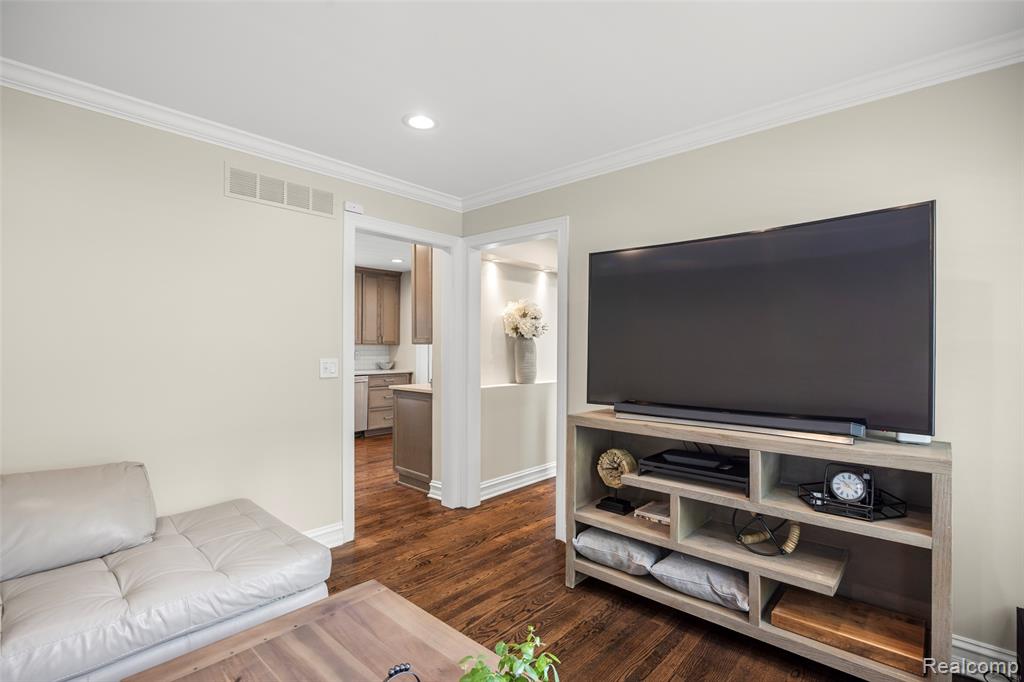 2872 Manchester Road Birmingham, MI 48009 - Photo 10 of 53