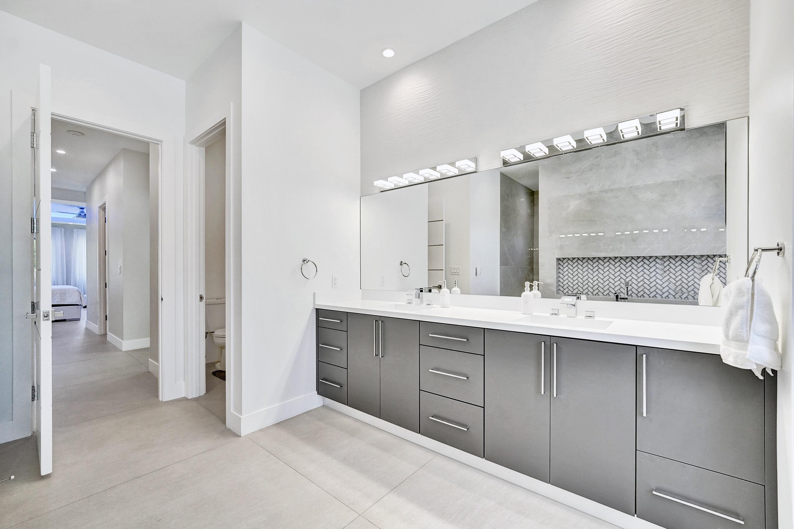 11201 Southwest 3rd Street Plantation, FL 33325 - Photo 47 of 79 Bathroom - Primary