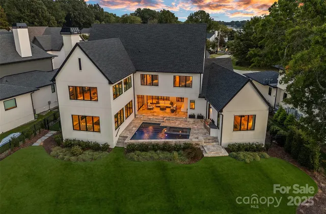 a view of house with garden
