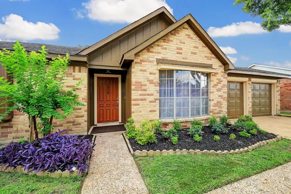 $2,100 | 1906 Iron Ridge, Sugar Land, TX 77478