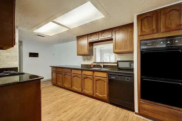 $2,100 | 1906 Iron Ridge, Sugar Land, TX 77478