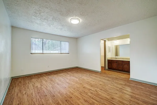 $2,100 | 1906 Iron Ridge, Sugar Land, TX 77478