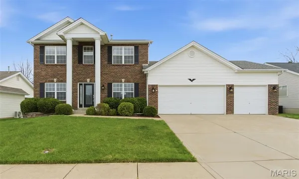 $459,900 | 912 Hampshire Heath Drive, O'Fallon, MO 63368