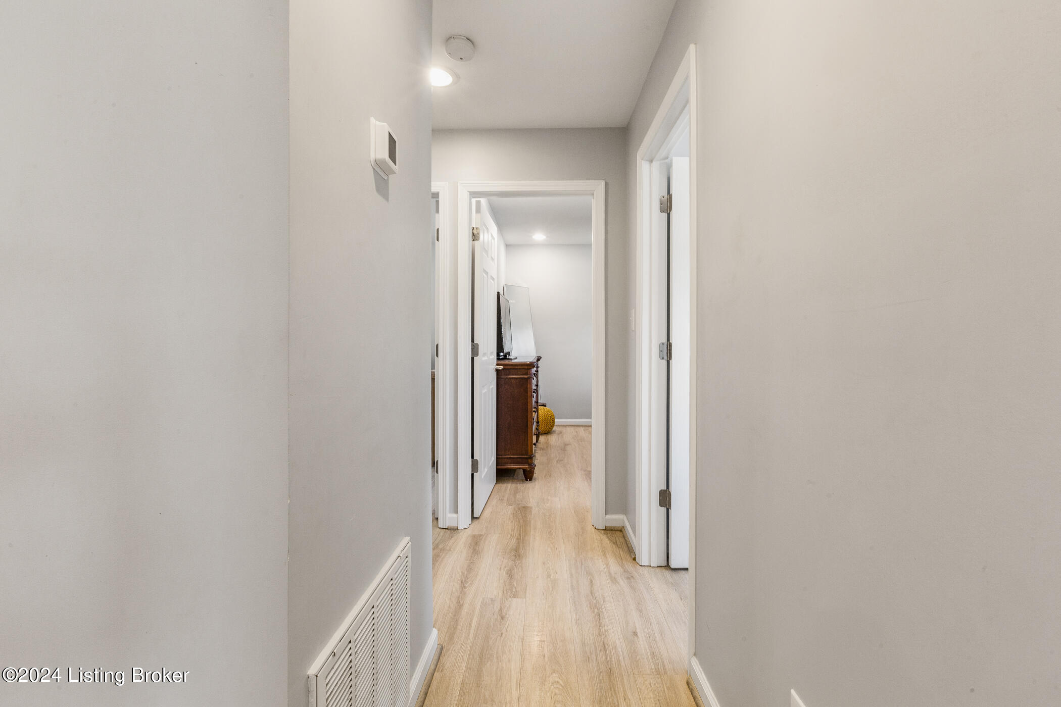 6010 Cooper Chapel Road Louisville, KY 40229 - Photo 12 of 37 Hallway