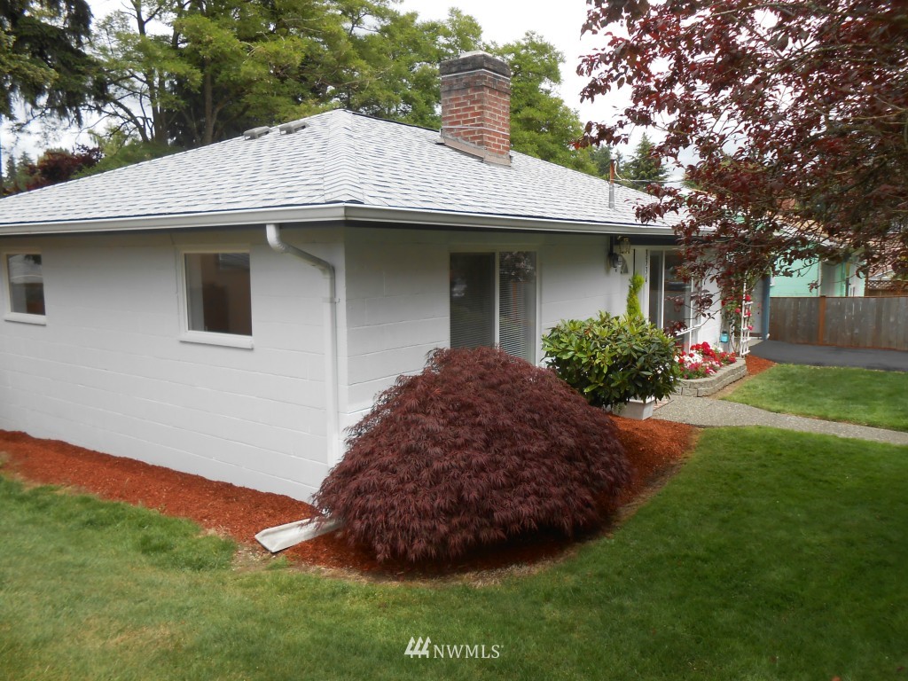 3334 Northeast 6th Street Renton, WA 98056 - Photo 3 of 10