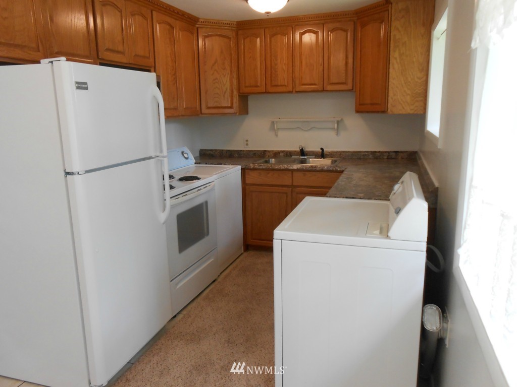 3334 Northeast 6th Street Renton, WA 98056 - Photo 7 of 10
