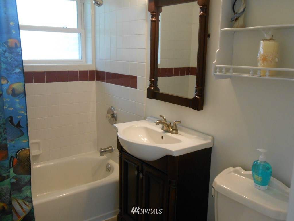 3334 Northeast 6th Street Renton, WA 98056 - Photo 8 of 10