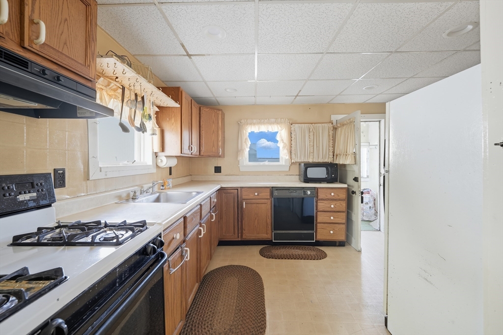 2 South Willow Street Adams, MA 01220 - Photo 3 of 27