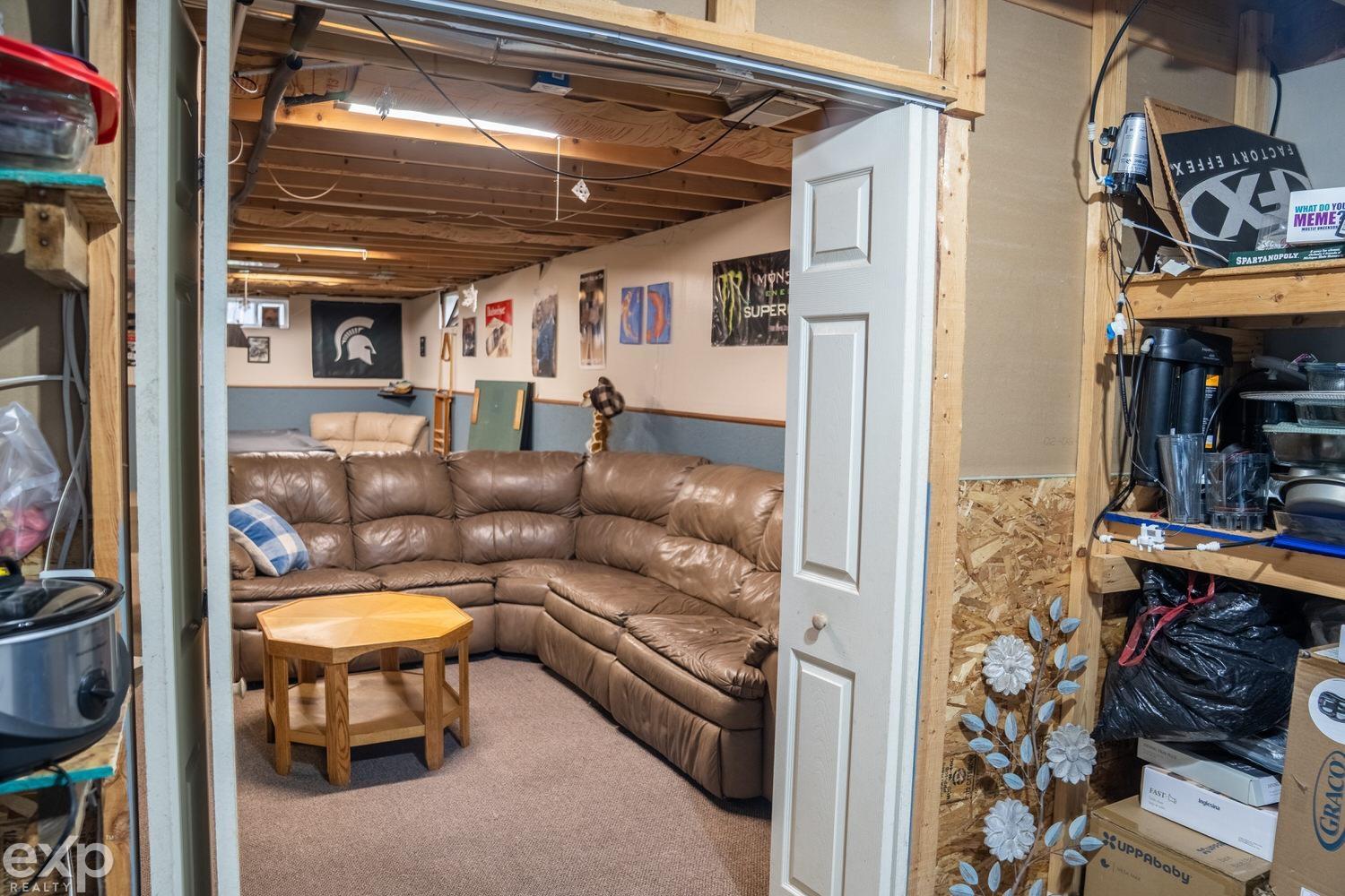 7084 Marsh Road Marine City, MI 48039 - Photo 14 of 45 50191165-cd81db39-b47c-47fc-b6ab-16c189fe6dd0.JPG