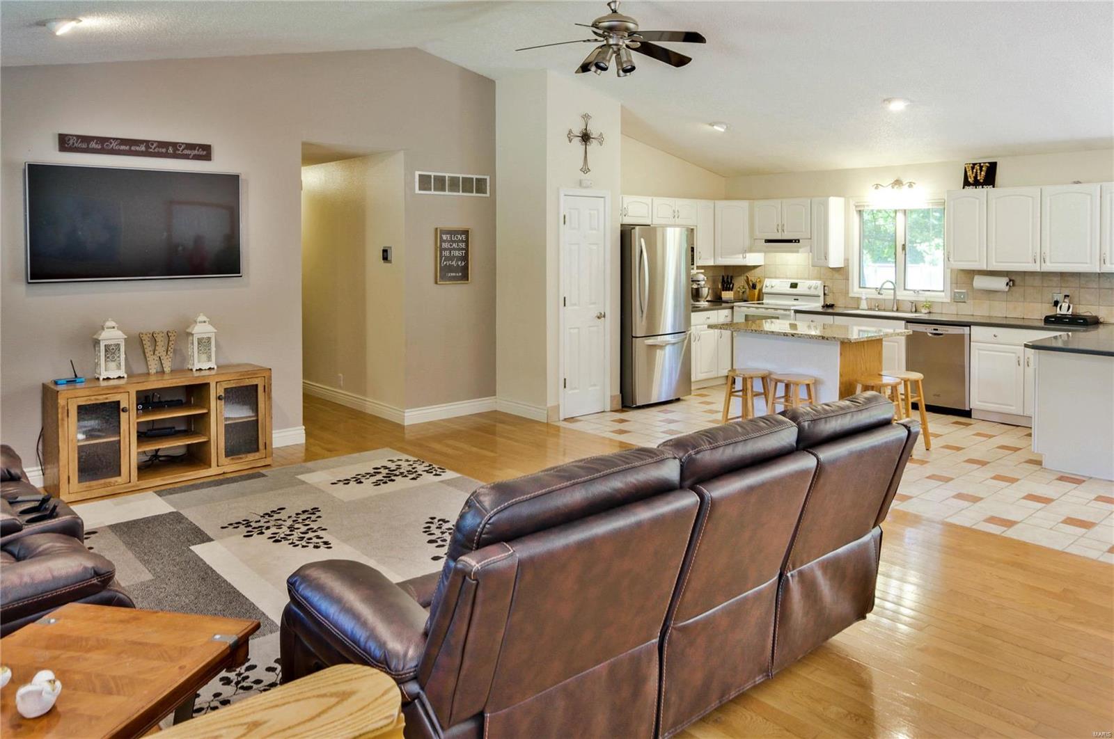 332 Rutledge Street Worden, IL 62097 - Photo 4 of 33 Gallery Image 4
