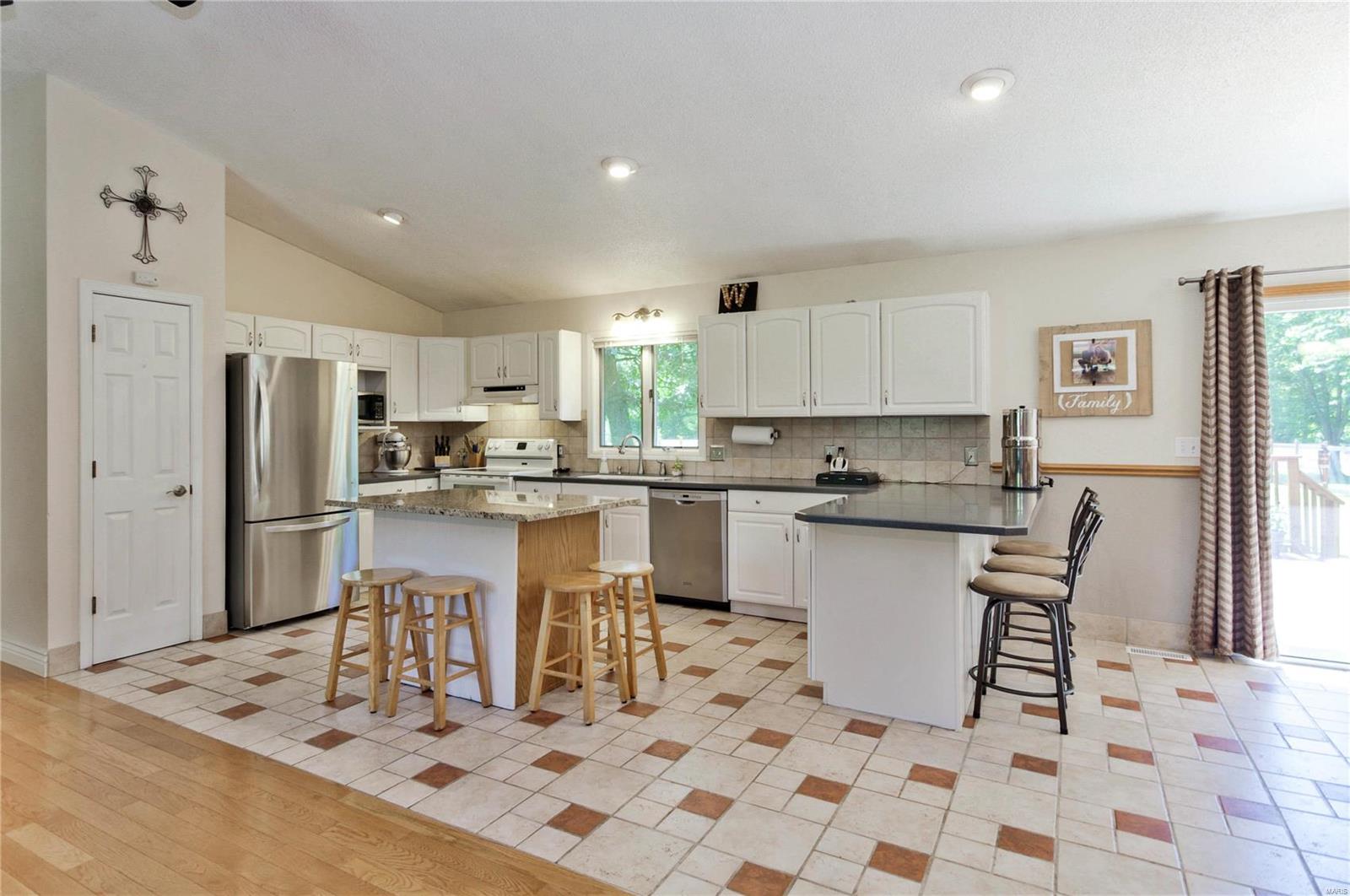 332 Rutledge Street Worden, IL 62097 - Photo 9 of 33 Gallery Image 9
