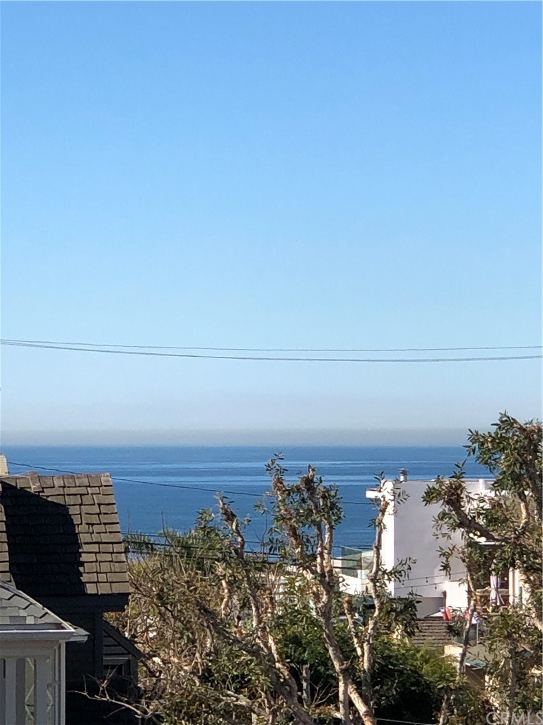 464 34th Street Manhattan Beach, CA 90266 - Photo 17 of 54 a view of a sky