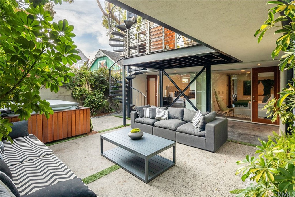 464 34th Street Manhattan Beach, CA 90266 - Photo 19 of 54 a building outdoor space with patio furniture and potted plants