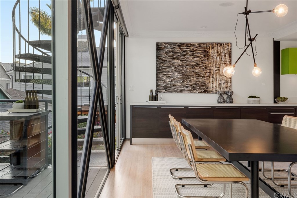 464 34th Street Manhattan Beach, CA 90266 - Photo 28 of 54 a balcony with chairs and table