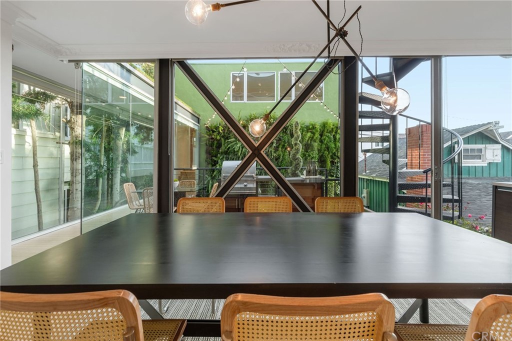 464 34th Street Manhattan Beach, CA 90266 - Photo 29 of 54 a view of a floor to ceiling window and an outdoor view
