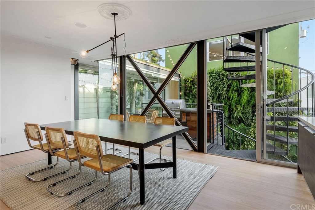 464 34th Street Manhattan Beach, CA 90266 - Photo 30 of 54 a view of a livingroom with furniture and window