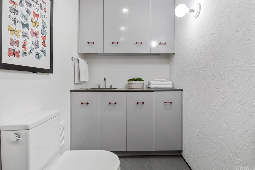 464 34th Street Manhattan Beach, CA 90266 - Photo 47 of 54 a view of cabinets and wooden floor