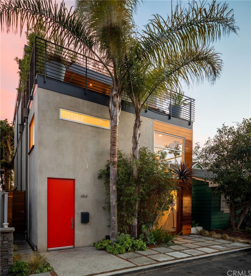 464 34th Street Manhattan Beach, CA 90266 - Photo 5 of 54 a building view with a palm tree