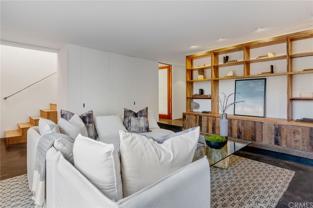 464 34th Street Manhattan Beach, CA 90266 - Photo 52 of 54 a living room with furniture