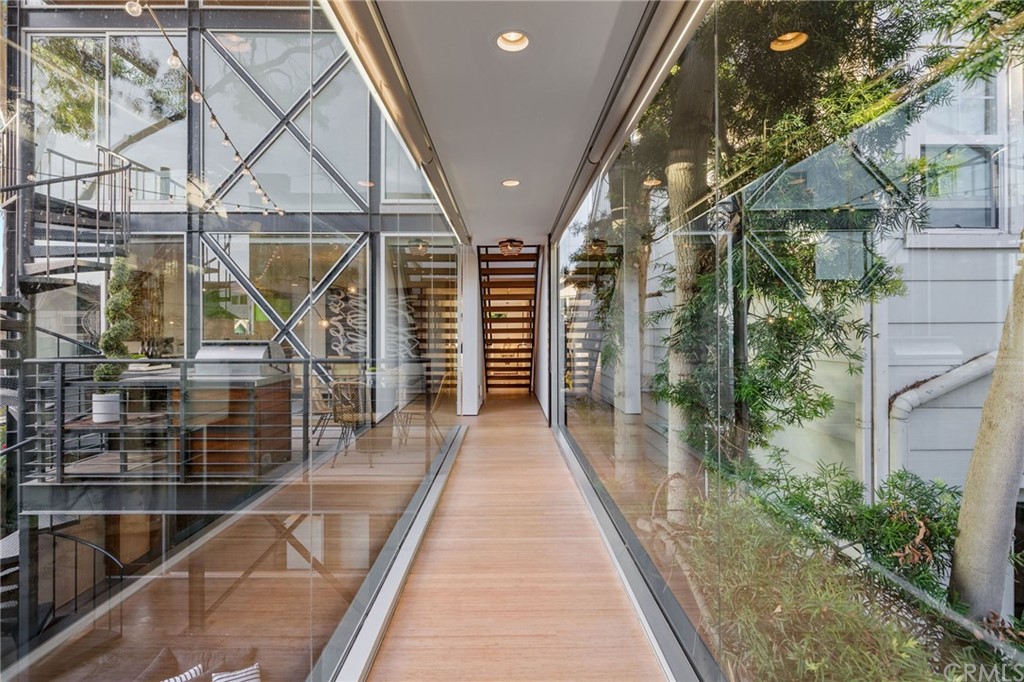 464 34th Street Manhattan Beach, CA 90266 - Photo 7 of 54 a view of balcony