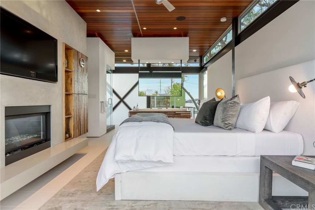 464 34th Street Manhattan Beach, CA 90266 - Photo 9 of 54 a living room with furniture and a flat screen tv