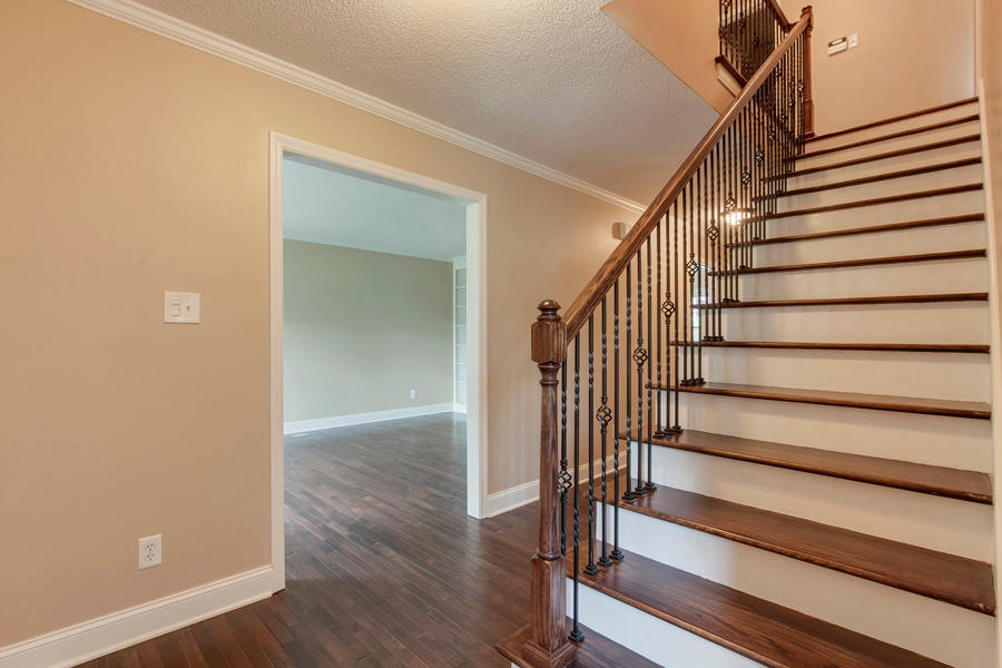 4604 Simona Road Knoxville, TN 37918 - Photo 22 of 39 22_SimonaRoad_4604_StairsUp