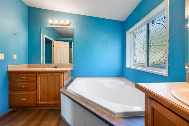 a view of a house with backyard and garden