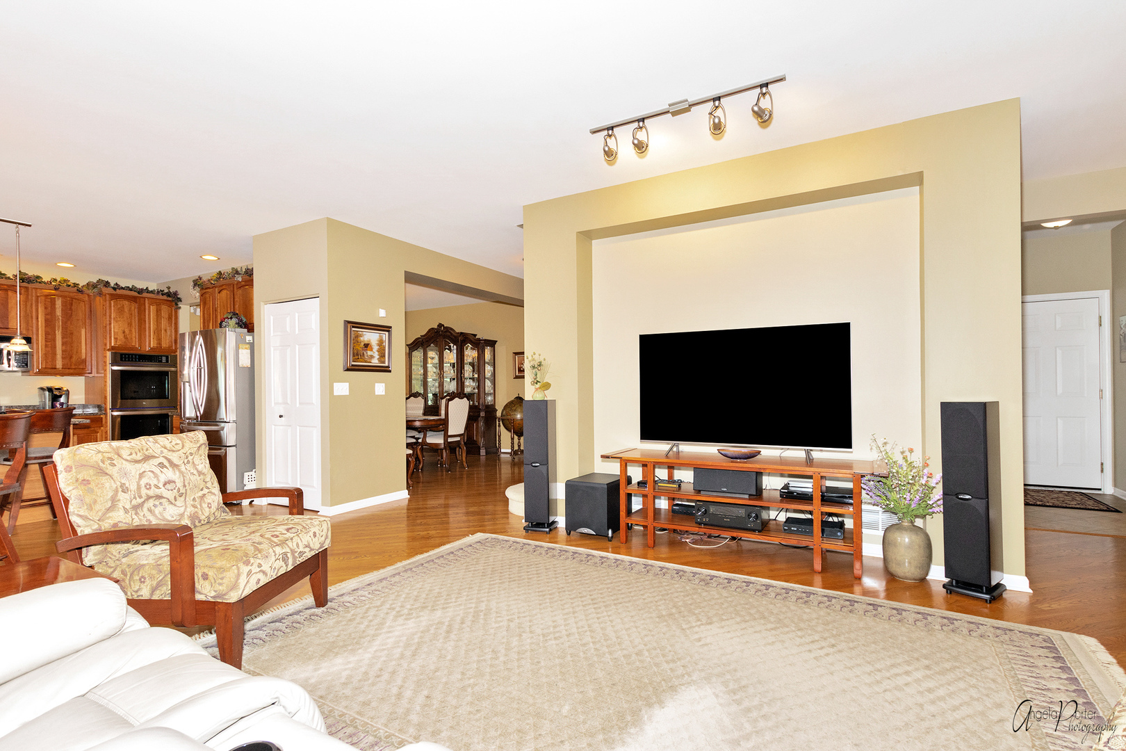 398 Sterling Circle Cary, IL 60013 - Photo 20 of 68 a living room with furniture and a flat screen tv