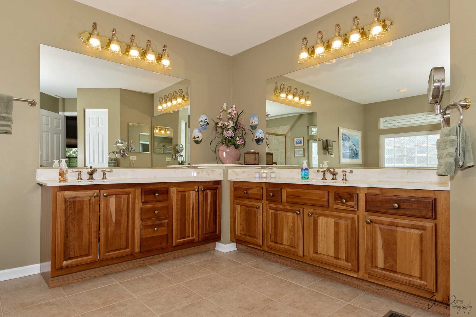 398 Sterling Circle Cary, IL 60013 - Photo 38 of 68 a spacious bathroom with double vanity and a mirror