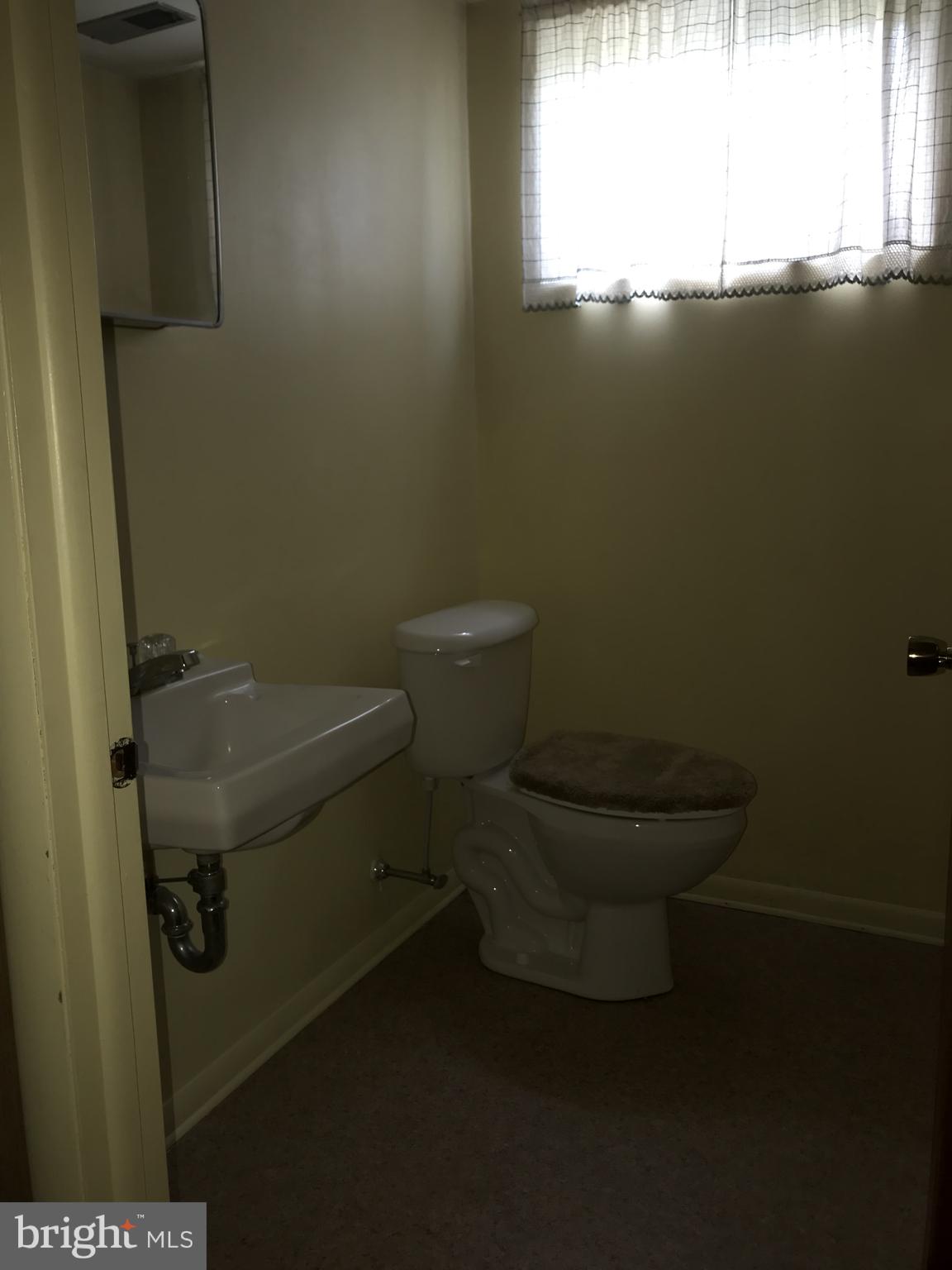 10 Hardy Road New Castle, DE 19720 - Photo 18 of 20 Bath Half in Basement