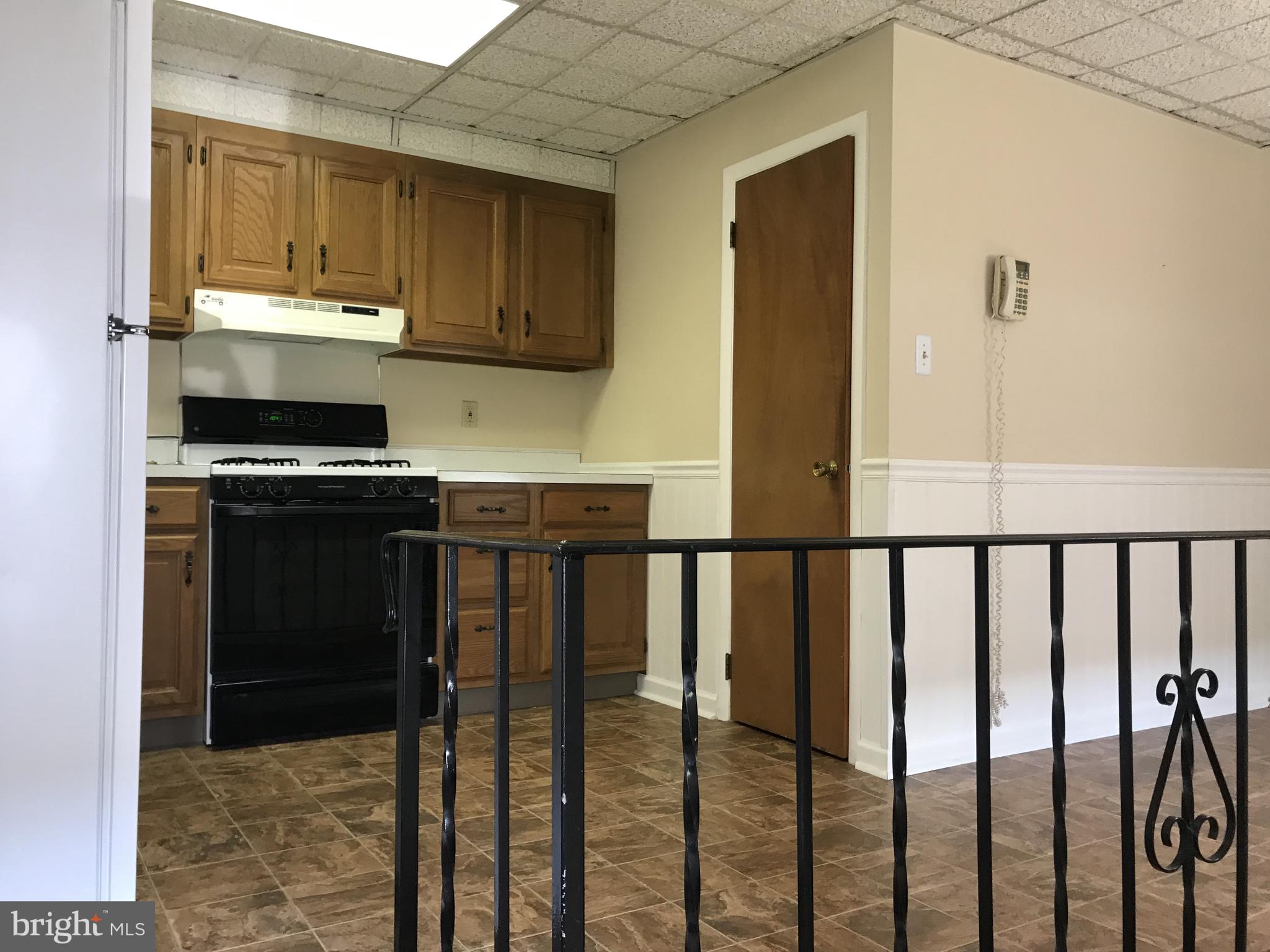 10 Hardy Road New Castle, DE 19720 - Photo 6 of 20 Kitchen from Side Entrance