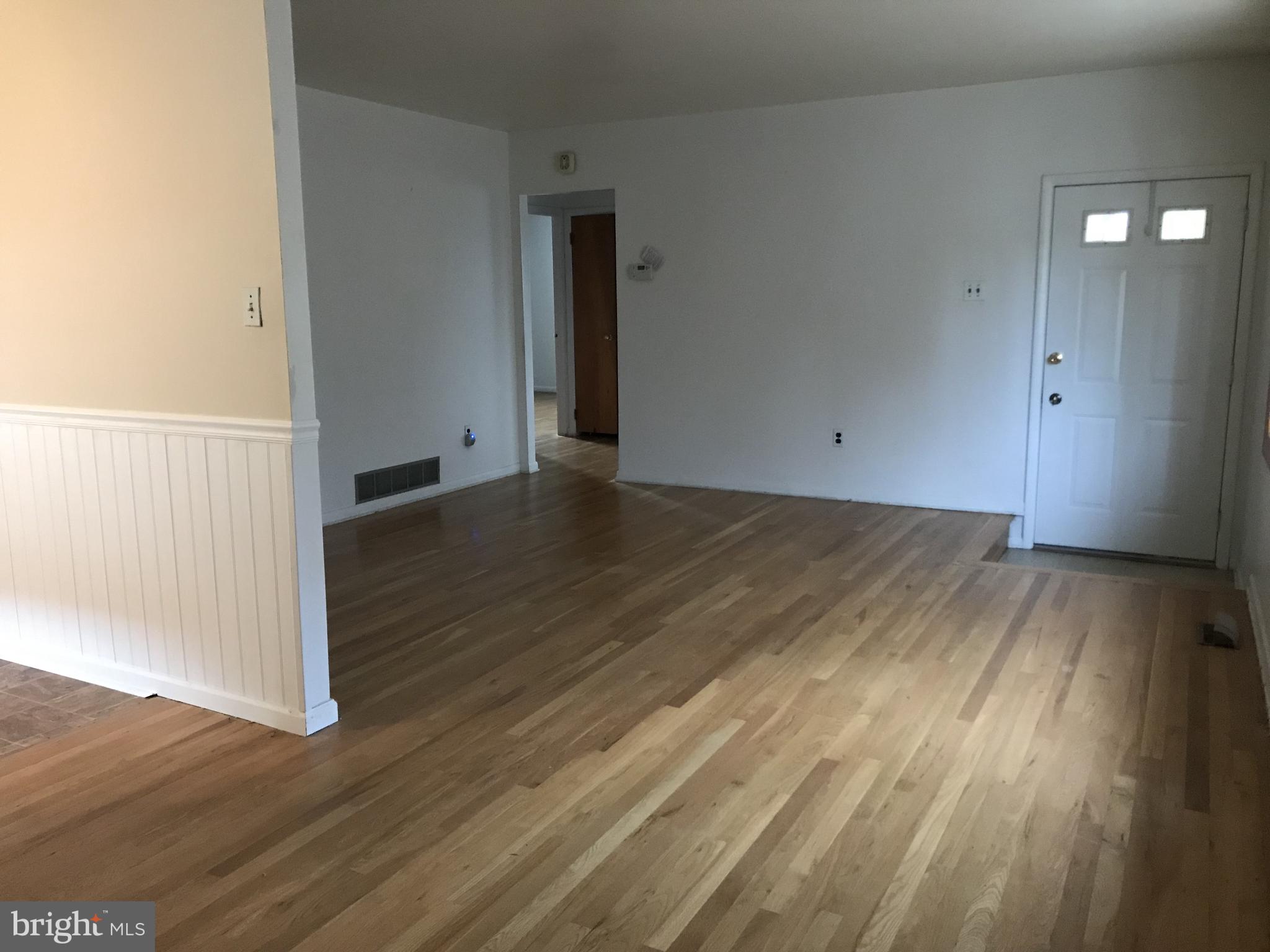 10 Hardy Road New Castle, DE 19720 - Photo 8 of 20 Living Room