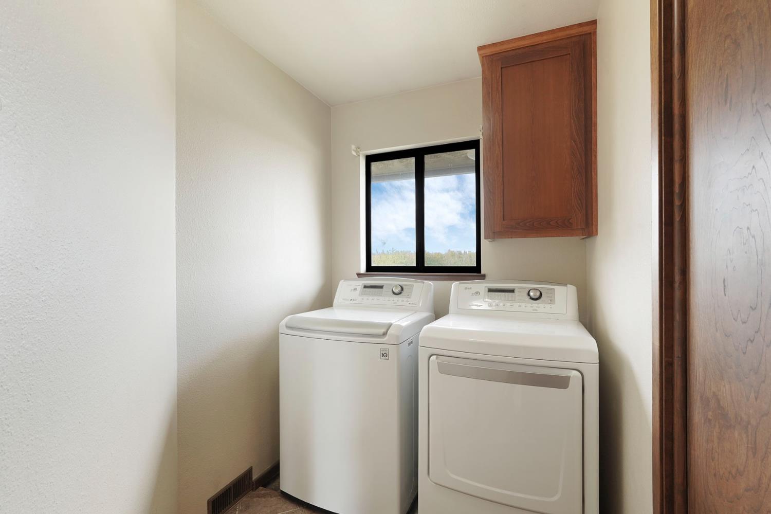 22022 South 99 Frontage Road Ripon, CA 95366 - Photo 24 of 46 a utility room with dryer and washer