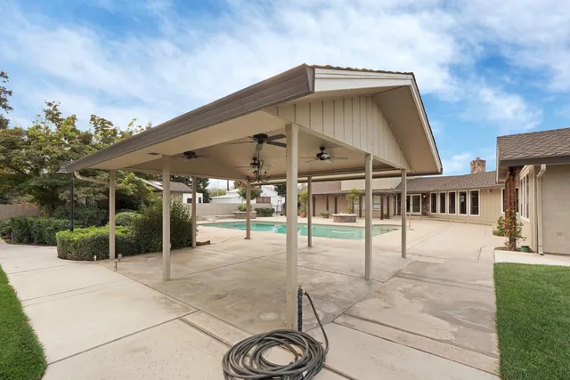 a view of a house with backyard and porch