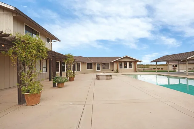 a front view of house with yard