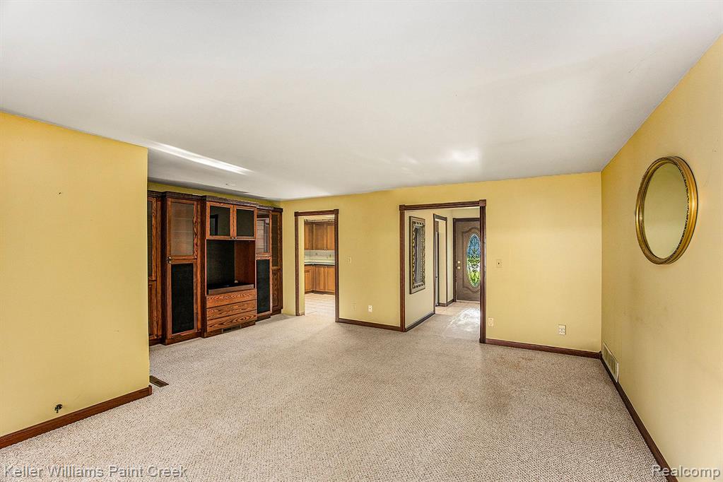 3021 Avon Manor Road Rochester Hills, MI 48307 - Photo 4 of 36