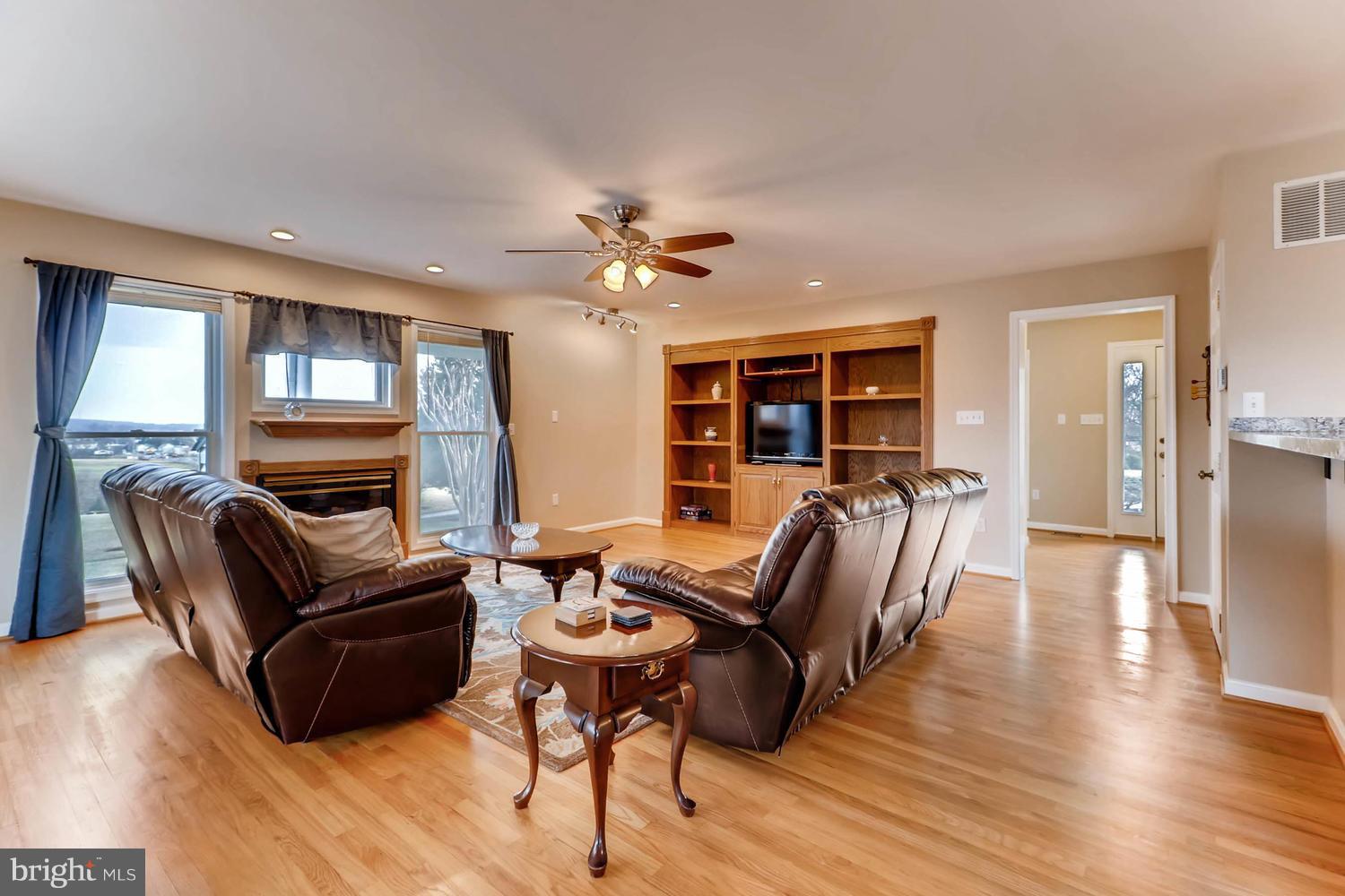 16212 Frederick Road Woodbine, MD 21797 - Photo 11 of 30 Family Room