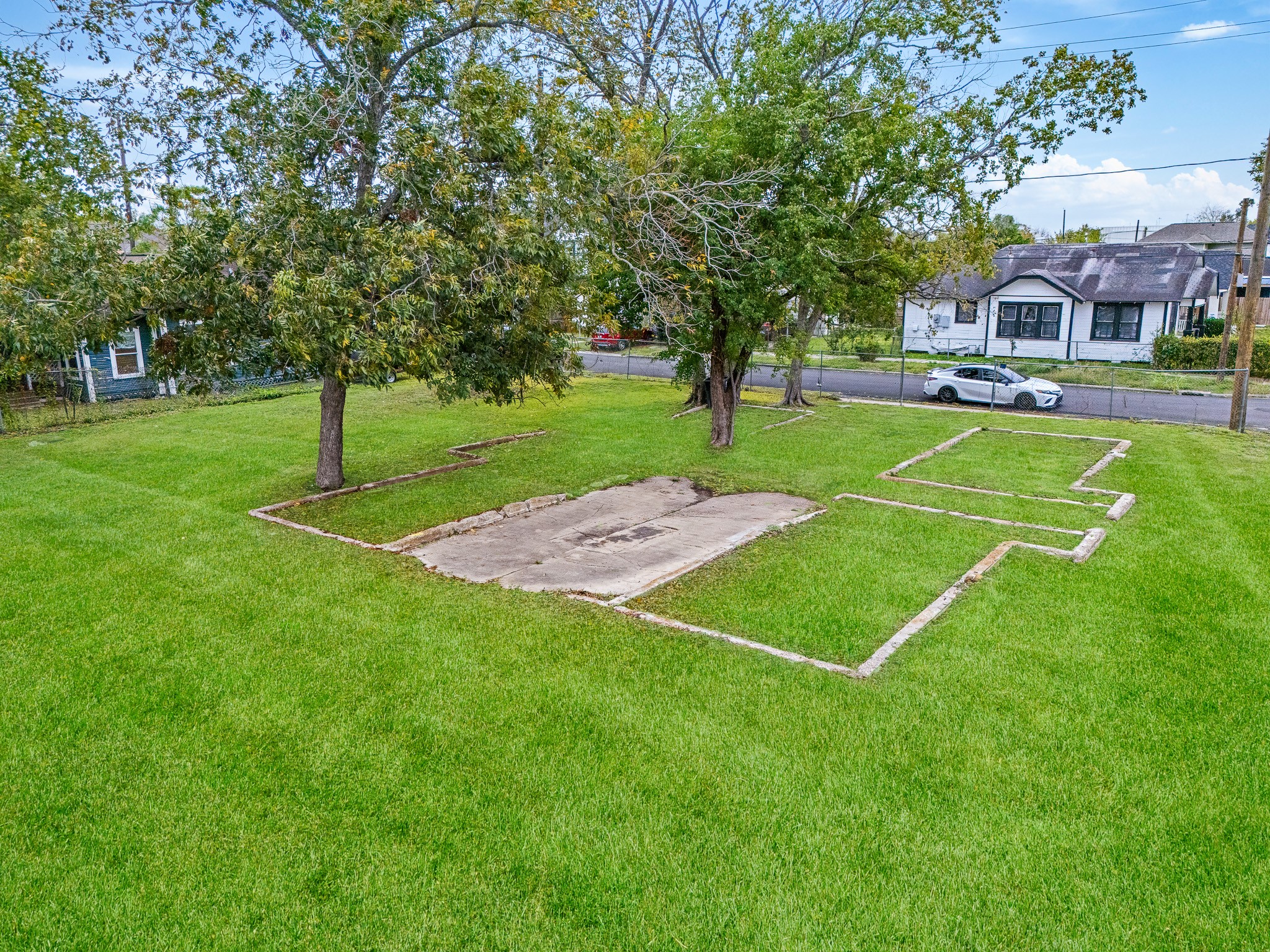 0 Sumpter Street Houston, TX 77026 - Photo 11 of 15 a building view with a garden space