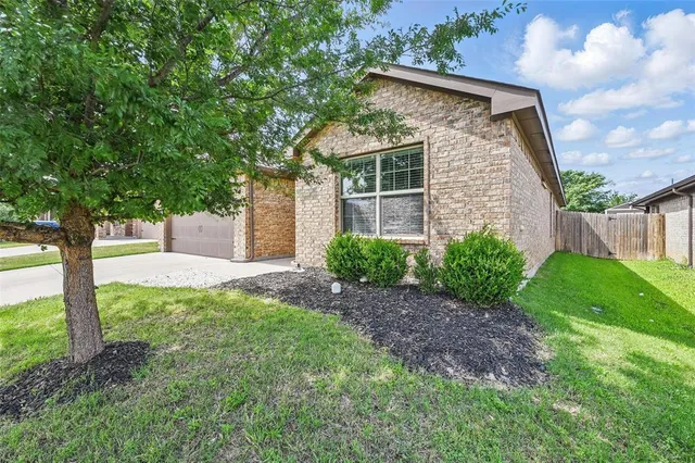 $299,900 | 737 Walls Boulevard, Crowley, TX 76036
