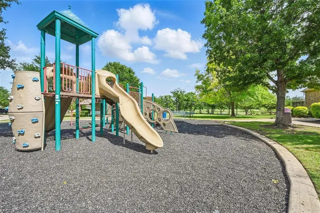 $299,900 | 737 Walls Boulevard, Crowley, TX 76036