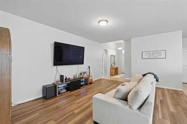 $299,900 | 737 Walls Boulevard, Crowley, TX 76036