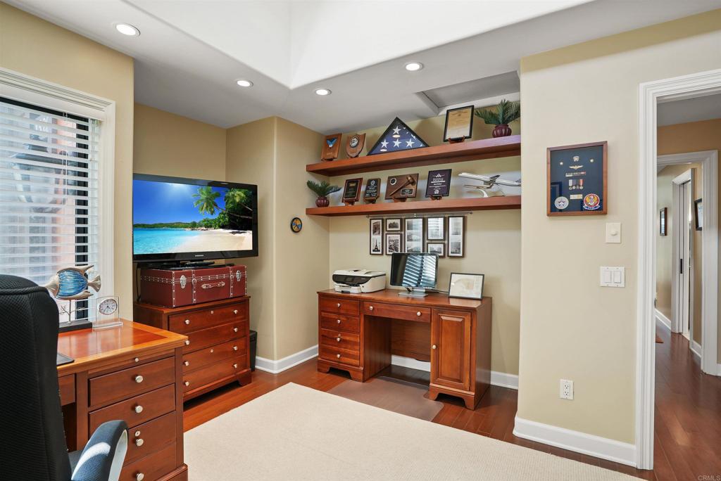 1320 Sun Valley Road Solana Beach, CA 92075 - Photo 34 of 36 a workspace with furniture
