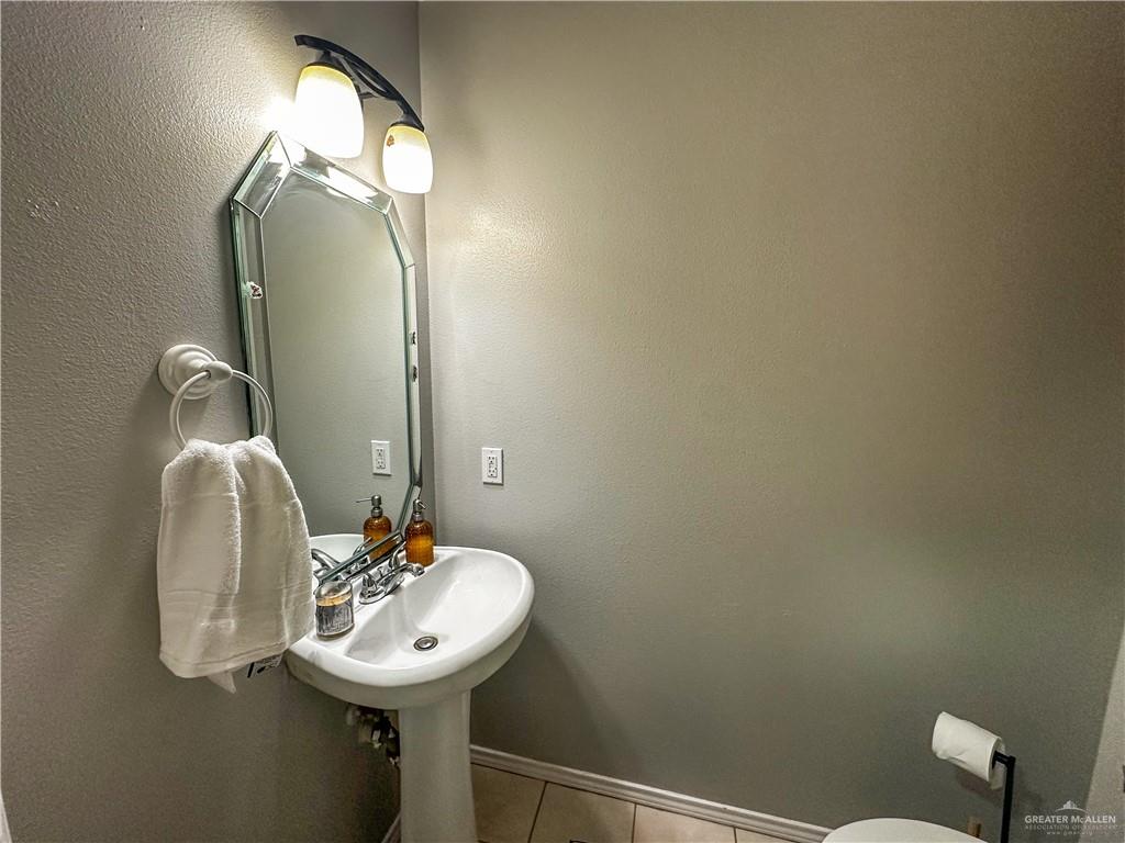21412 Rusty Lane Harlingen, TX 78552 - Photo 22 of 35 a bathroom with a sink and a mirror