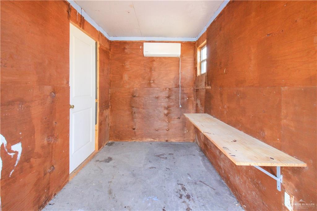 21412 Rusty Lane Harlingen, TX 78552 - Photo 31 of 35 a view of bathroom with tub and shower