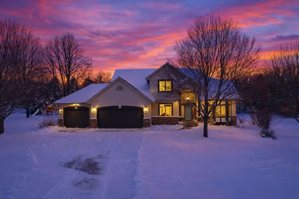 $749,900 | 518 Pamela Lane, Hudson, WI 54016