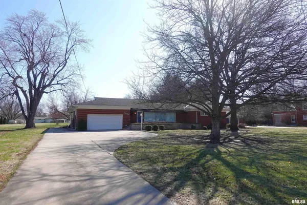 $335,000 | 1863 North Broad Street, Galesburg, IL 61401