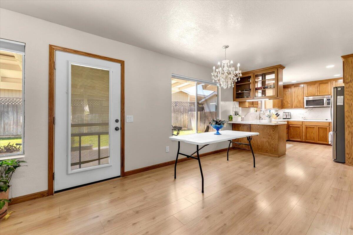 1335 Franzel Road Red Bluff, CA 96080 - Photo 8 of 39 1335 Franzel Rd Dinning Area