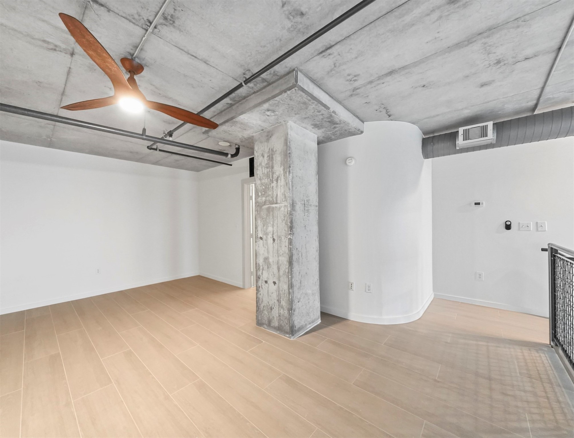 2000 Bagby Street, Unit 5436 Houston, TX 77002 - Photo 14 of 32 a view of empty room