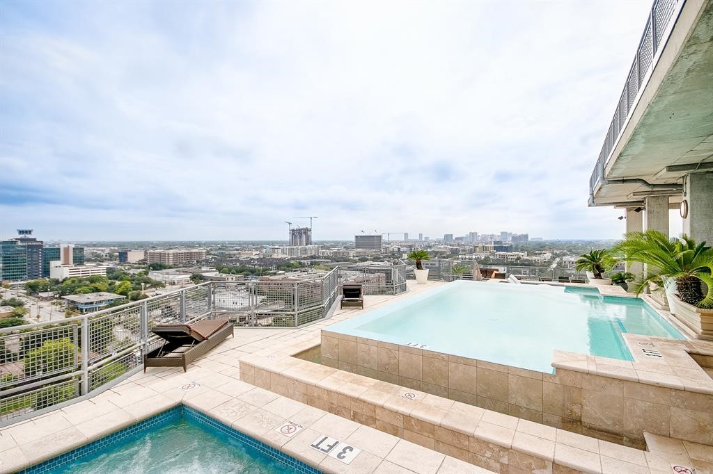 2000 Bagby Street, Unit 5436 Houston, TX 77002 - Photo 23 of 32 a view of a terrace