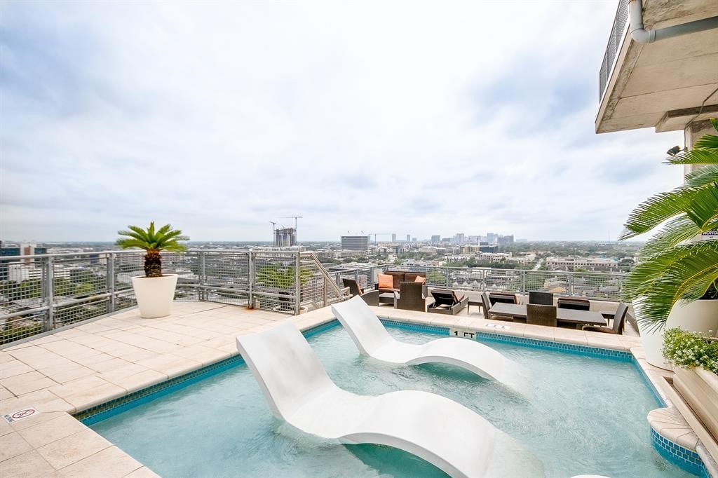 2000 Bagby Street, Unit 5436 Houston, TX 77002 - Photo 29 of 32 a view of a terrace with sitting area